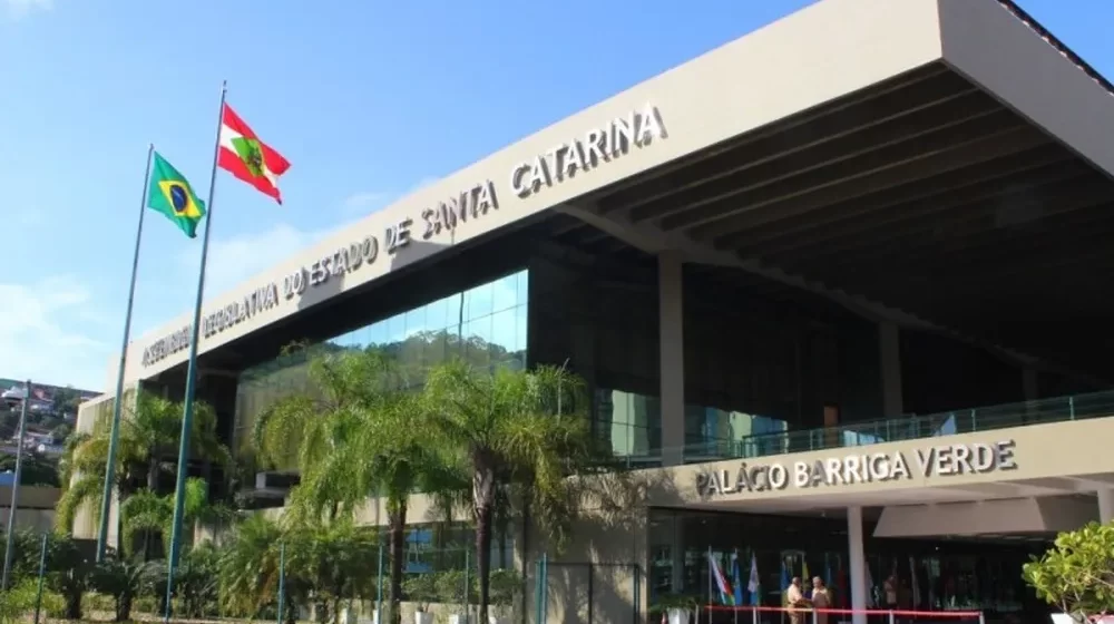 Assembleia Legislativa de Santa Catarina lança concurso com salários de R$ 12 mil