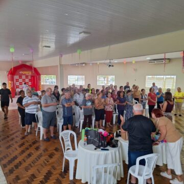 Cinematerapia: Centro da Terceira Idade de Capivari de Baixo promove sessão de cinema para idosos