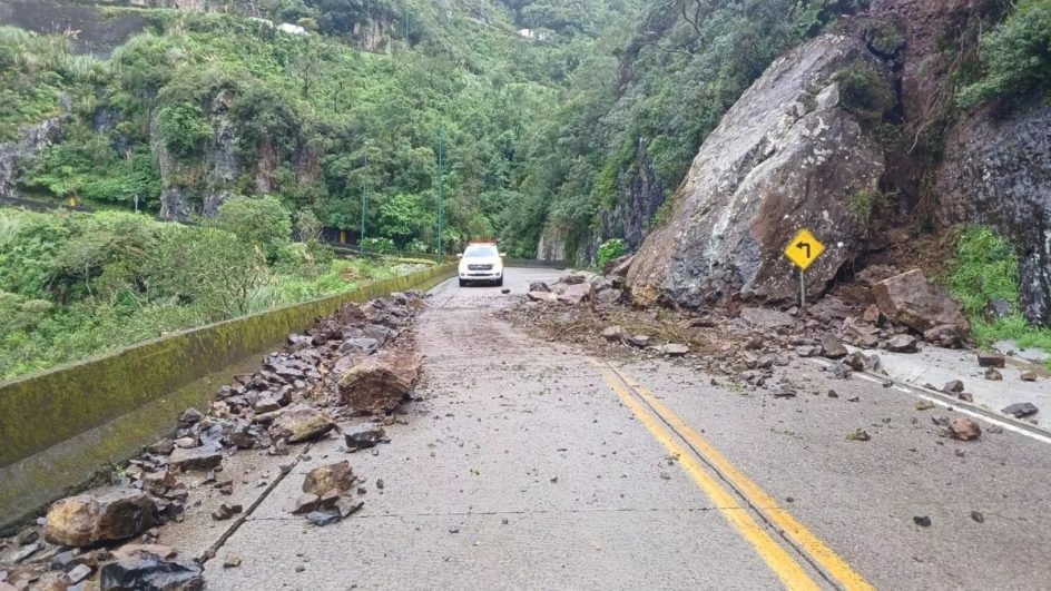 Serra do Rio do Rastro é interditada nesta terça-feira (27) após queda de rocha