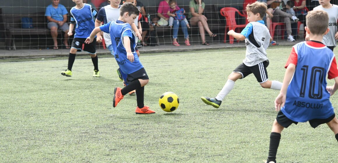 Mais de 100 atletas participam do Torneio de Escolinhas de Futebol
