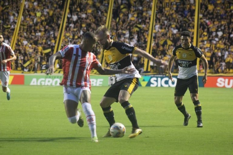 Hercílio Luz e Criciúma se enfrentam neste sábado (9), no Estádio Aníbal Torres Costa