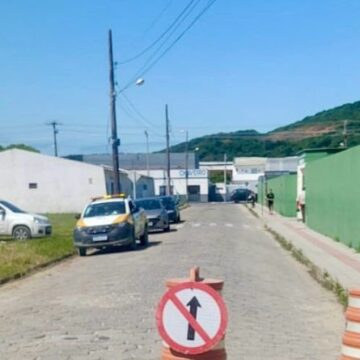 Rua Mauro Camilo, em Laguna, passa a ser mão única Rua Mauro Camilo, em Laguna, passa a ser mão única