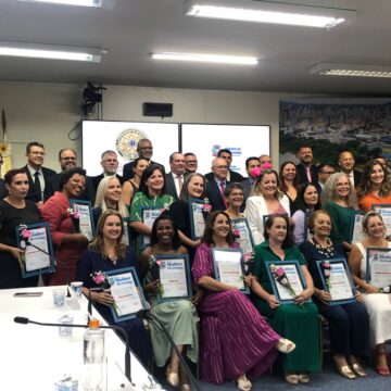 16 mulheres são homenageadas em solenidade na Câmara de Vereadores de Tubarão