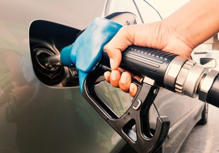 Preço da gasolina comum tem diferença de até R$ 1,15 nos postos de combustíveis em Tubarão