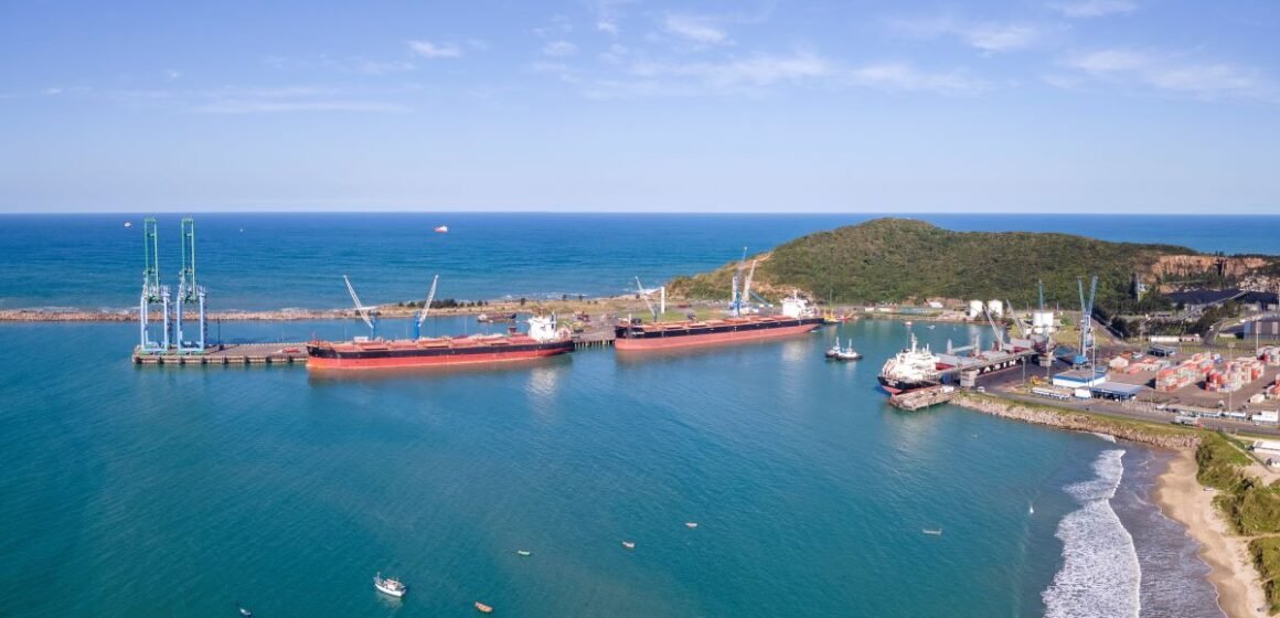 Porto de Imbituba alcança recorde histórico com mais de 830 mil toneladas movimentadas