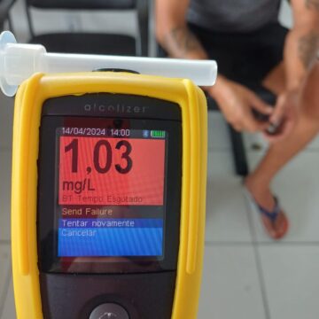 Após denúncia, motorista é pego no bafômetro e preso em Tubarão Após denúncia, motorista é pego no bafômetro e preso em Tubarão