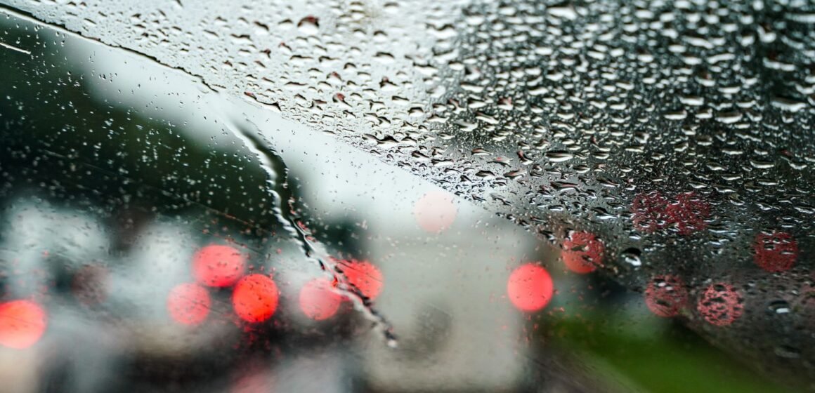 Atuação de frente fria provoca chuvas e temporais nesta terça (23) e quarta-feira (24) em Santa Catarina