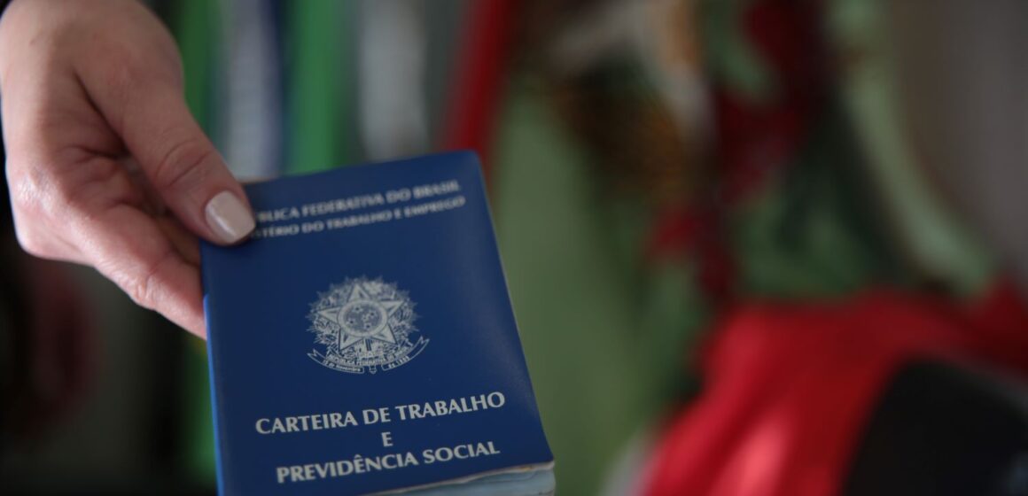 Santa Catarina cria quase 14 mil empregos formais no mês de março