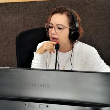 Morre Débora Souza, comunicadora da Rádio 102 FM Morre Débora Souza, comunicadora da Rádio 102 FM
