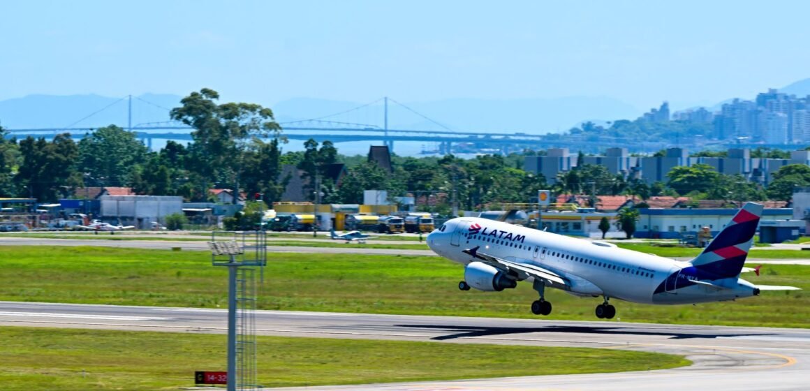 Empresas anunciam voos extras para aeroportos catarinenses para suprir demanda do Rio Grande do Sul