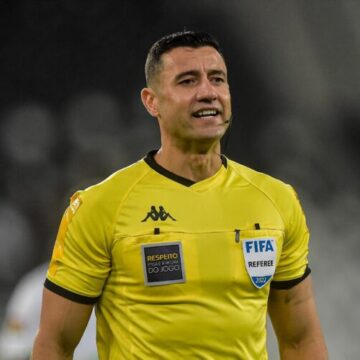 Árbitro FIFA apita compeonato municipal da LTF Árbitro FIFA apita compeonato municipal da LTF