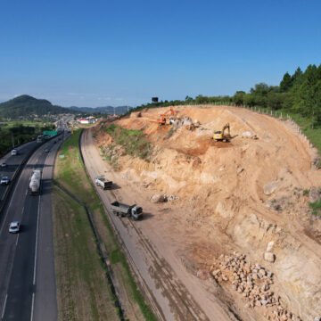Detonações seguem na BR-101 em Capivari de Baixo