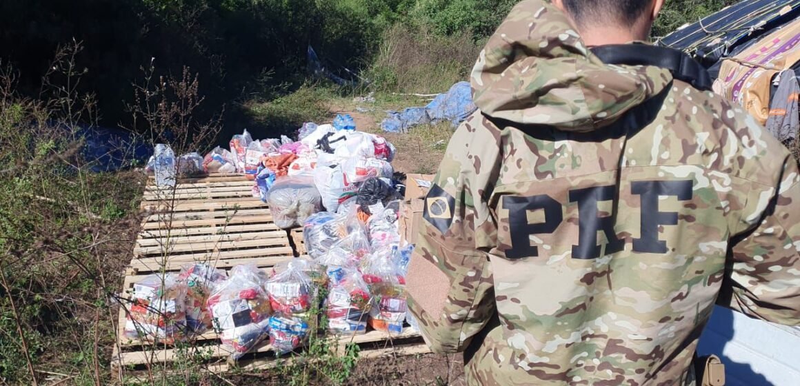 PRF leva suprimentos para tribo indígena ilhada no Rio Grande do Sul PRF leva suprimentos para tribo indígena ilhada no Rio Grande do Sul