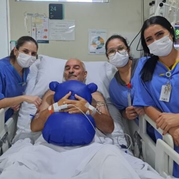 Pacientes cardíacos do HNSC agora contam novas almofadas em forma de urso