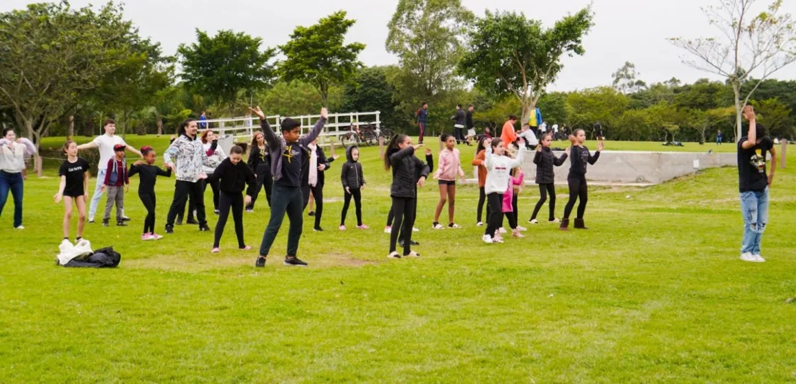 Rodada de histórias e workshop de equilibrismo são atrações neste Domingo no Parque