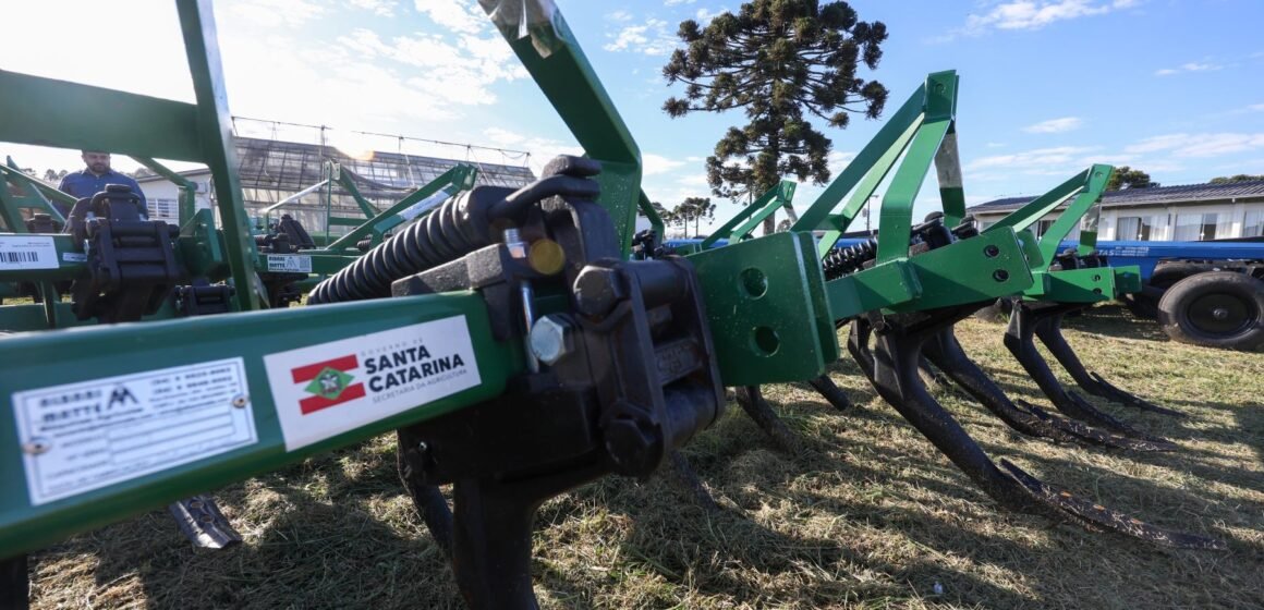 Região Serrana recebe mais 28 equipamentos agrícolas para reforçar o setor local