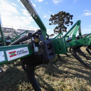 Região Serrana recebe mais 28 equipamentos agrícolas para reforçar o setor local