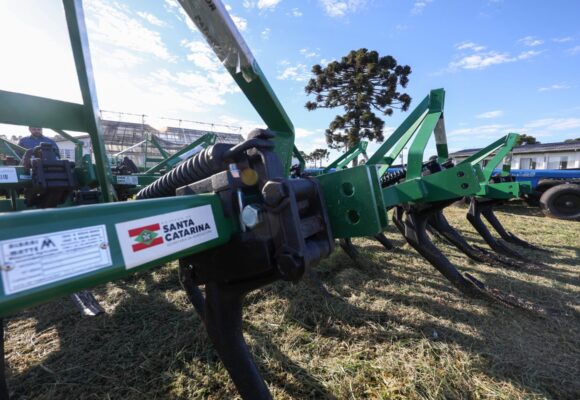 Região Serrana recebe mais 28 equipamentos agrícolas para reforçar o setor local