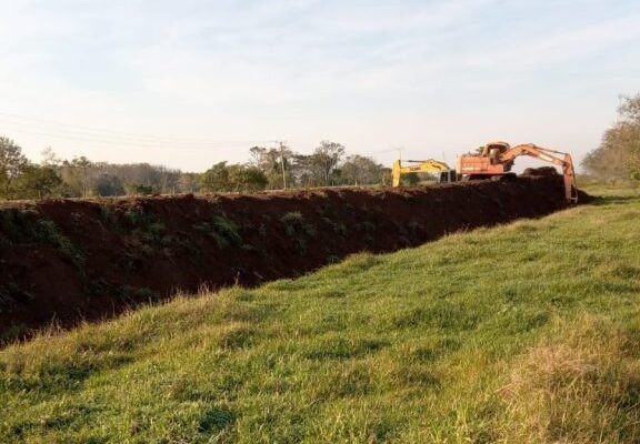 Tubarão amplia contenção para evitar alagamentos na região da Madre