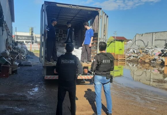 Polícia Civil de SC envia 10 mil peças de vestuário para vítimas das enchentes do Rio Grande do Sul