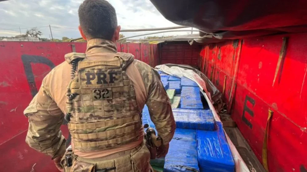 Caminhoneiro tubaronense é flagrado transportando mais de três toneladas de maconha