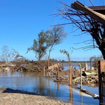 UNITV NO RS: moradores ainda dependem de doações para reconstruir casas