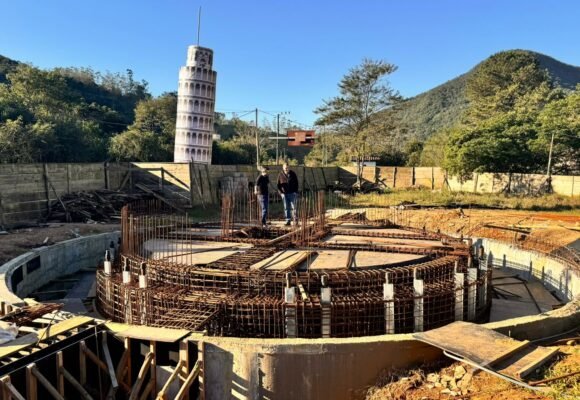 Obras da Torre de Pisa avançam em Pedras Grandes