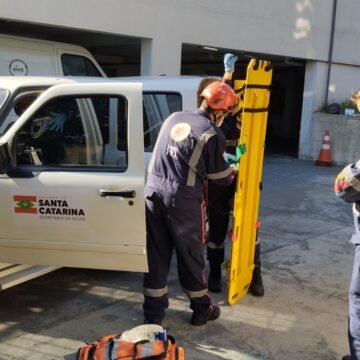 1° curso de condutores socorristas do SAMU é realizado pela Secretaria de Estado da Saúde 1° curso de condutores socorristas do SAMU é realizado pela Secretaria de Estado da Saúde