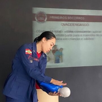 Agosto Dourado: Corpo de Bombeiros Militar ensina como agir em caso de engasgamento por leite materno
