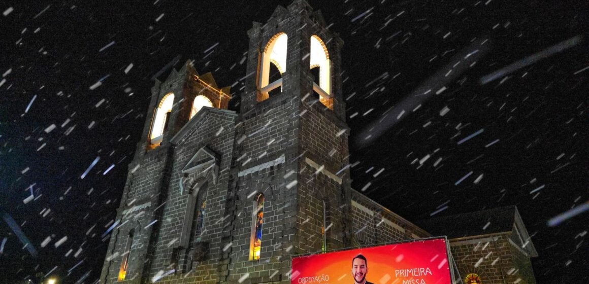 São Joaquim registra neve entre a noite desta sexta e a madrugada de sábado