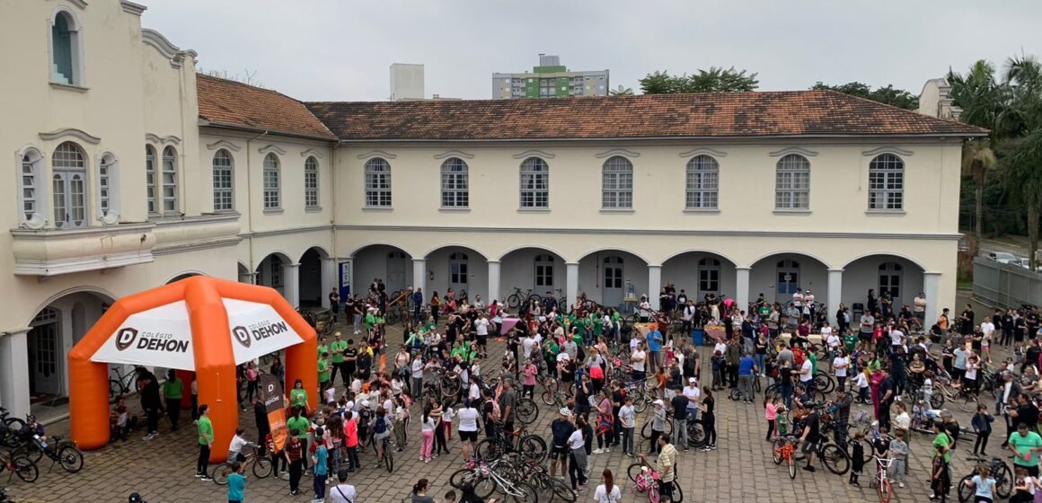 Colégio Dehon realiza passeio ciclístico para estimular o exercício físico e o bem-estar Colégio Dehon realiza passeio ciclístico para estimular o exercício físico e o bem-estar