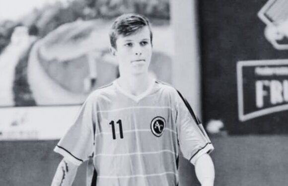 SC-108: adolescente de 16 anos morre ao bater de motocicleta contra árvore