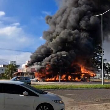 Incêndio destrói loja de confecções em Tubarão