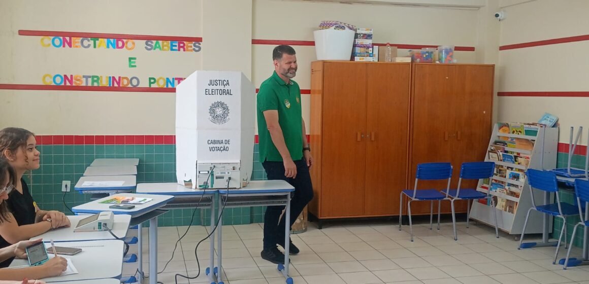 Eleições 2024: Denis Matiolla (PL), candidato à vice-prefeito em Tubarão, votou às 10h22 Eleições 2024: Denis Matiolla (PL), candidato à vice-prefeito em Tubarão, votou às 10h22