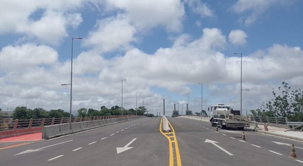 Ponte Tubarão-Capivari de Baixo tem fiação furtada antes da iluminação ser acionada Ponte Tubarão-Capivari de Baixo tem fiação furtada antes da iluminação ser acionada