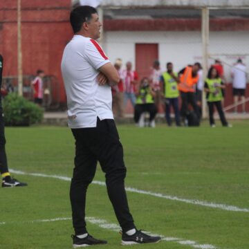 Técnico Eduardo Souza anuncia saída do Hercílio Luz pelas redes sociais