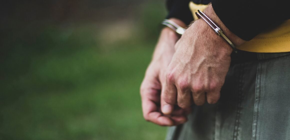 Suspeito de roubo em Florianópolis é preso em Pescaria Brava Suspeito de roubo em Florianópolis é preso em Pescaria Brava