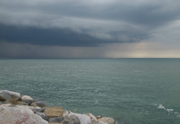 Última semana do mês será de calor, abafamento e pancadas de chuvas frequentes