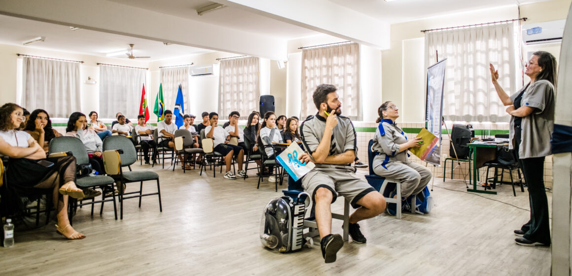 Espetáculo teatral ‘Interescolar’ é apresentado em Capivari de Baixo e Tubarão Espetáculo teatral ‘Interescolar’ é apresentado em Capivari de Baixo e Tubarão