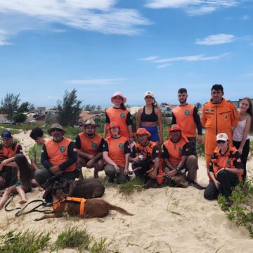 Bombeiros Voluntários realizam treinamento de busca e resgate com cães em Jaguaruna