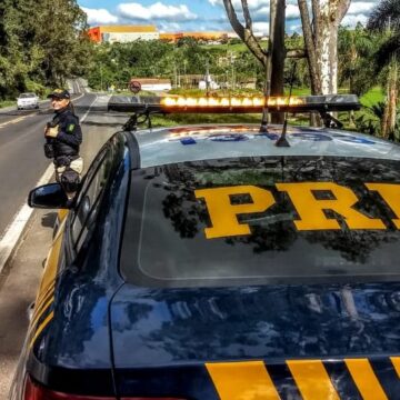 Uso do cinto de segurança é o foco da PRF durante Operação Proclamação da República Uso do cinto de segurança é o foco da PRF durante Operação Proclamação da República