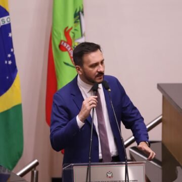 Deputado Pepê Collaço propõe retorno da Educação Moral e Cívica às escolas de SC