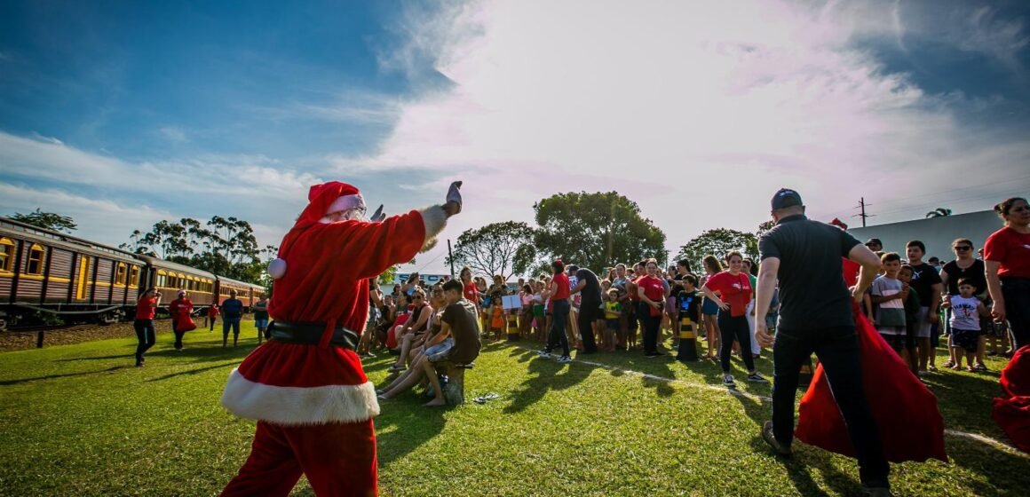 Trem de Natal da FTC distribui brinquedos e alegria às comunidades lindeiras