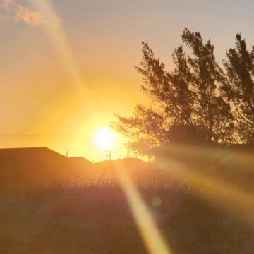 Verão em SC terá calor intenso e temporais, mas clima segue dentro da média histórica