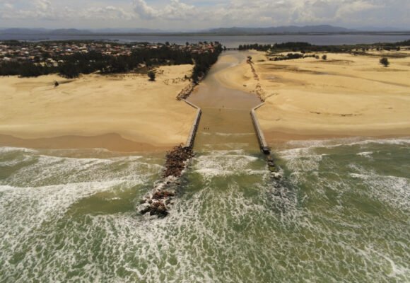 Reunião discute urgência na dragagem da Barra do Camacho, em Jaguaruna