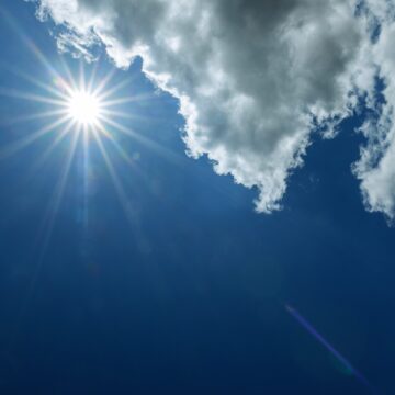 Verão em Santa Catarina promete temperaturas altas e possibilidade de temporais