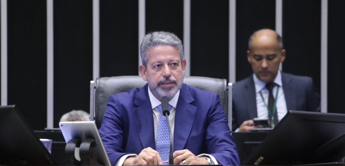 Câmara aprova projeto que limita aumento do salário mínimo Câmara aprova projeto que limita aumento do salário mínimo