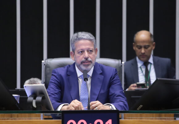 Câmara aprova projeto que limita aumento do salário mínimo