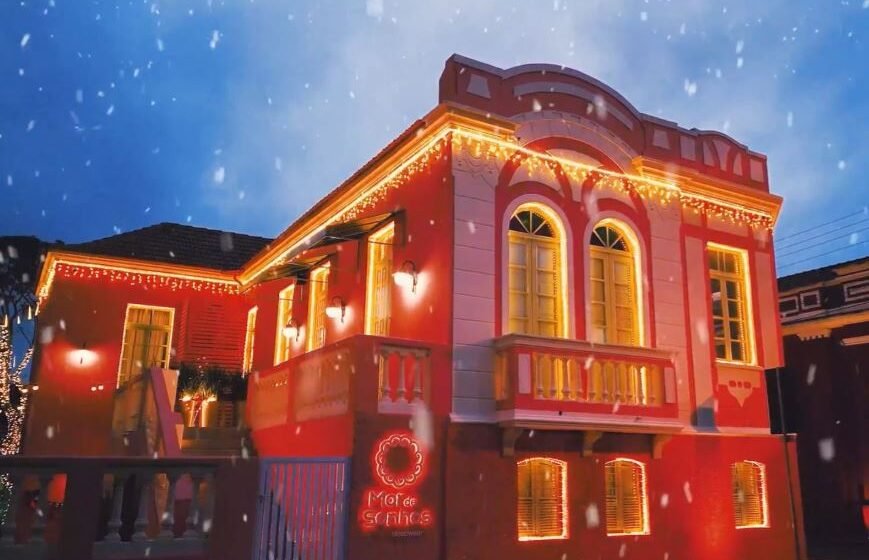 Natal dos Sonhos promete emocionar Laguna neste sábado (14) com desfile temático Natal dos Sonhos promete emocionar Laguna neste sábado (14) com desfile temático