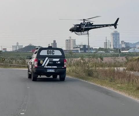 Polícia Civil prende membros de facção criminosa em operação em Tubarão